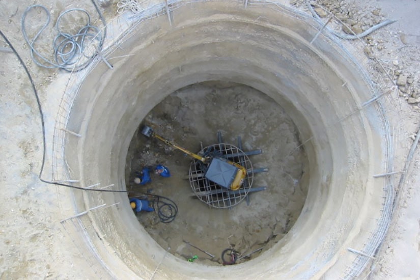 Travaux d'excavation du tunnel de chargement et de la cheminé d'équilibre de la centrale Arroibar, à Rio Lérez, Pontevedra