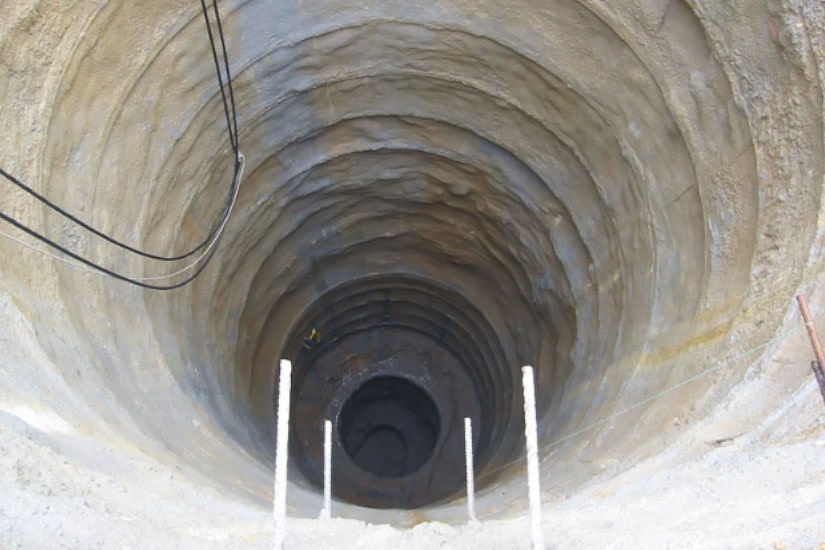 Excavación del túnel de carga y de la chimenea de equilibrio de la central de Arroibar, en el río Lérez, Pontevedra