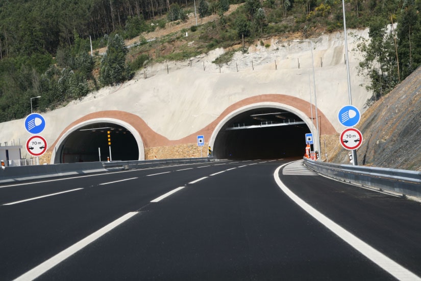 Construction du tunnel de Covelo