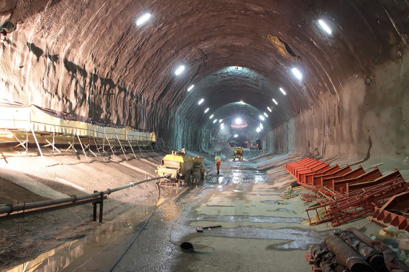 Trabajos para la línea y estaciones del tramo, Argel